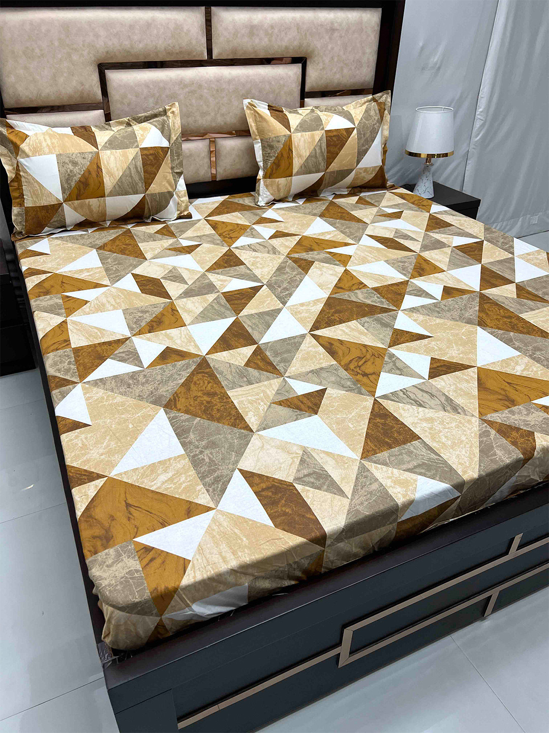 

Pure Decor Sapphire Geometric Pure Cotton 260 TC King Bedsheet With 2 Pillow Covers, Brown