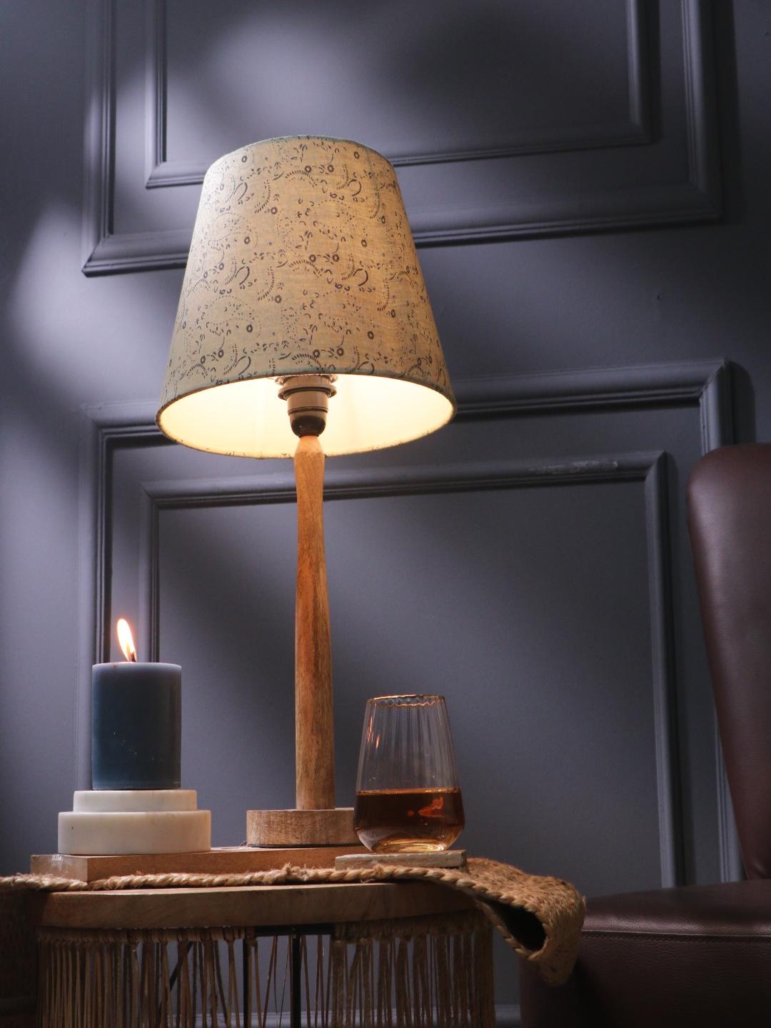

The Decor Mart Green & Beige Printed Frustum Shaped Wooden Pillar Shade Table Lamp