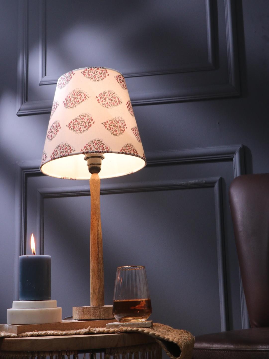 

The Decor Mart White & Beige Printed Shade Wooden Frustum Table Lamp