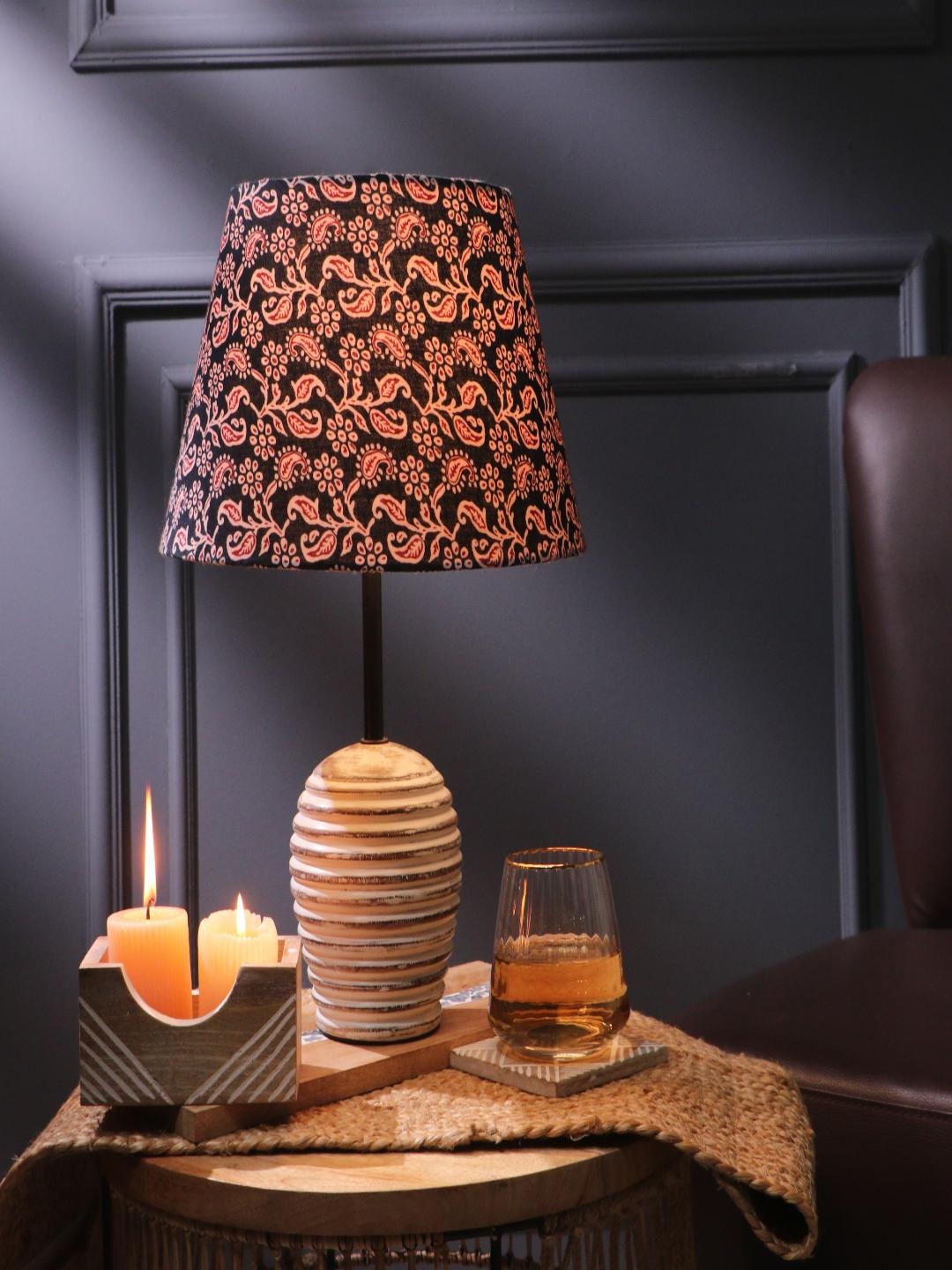 

The Decor Mart Black & White Distressed Traditional Art Shade Bedside Table Lamp