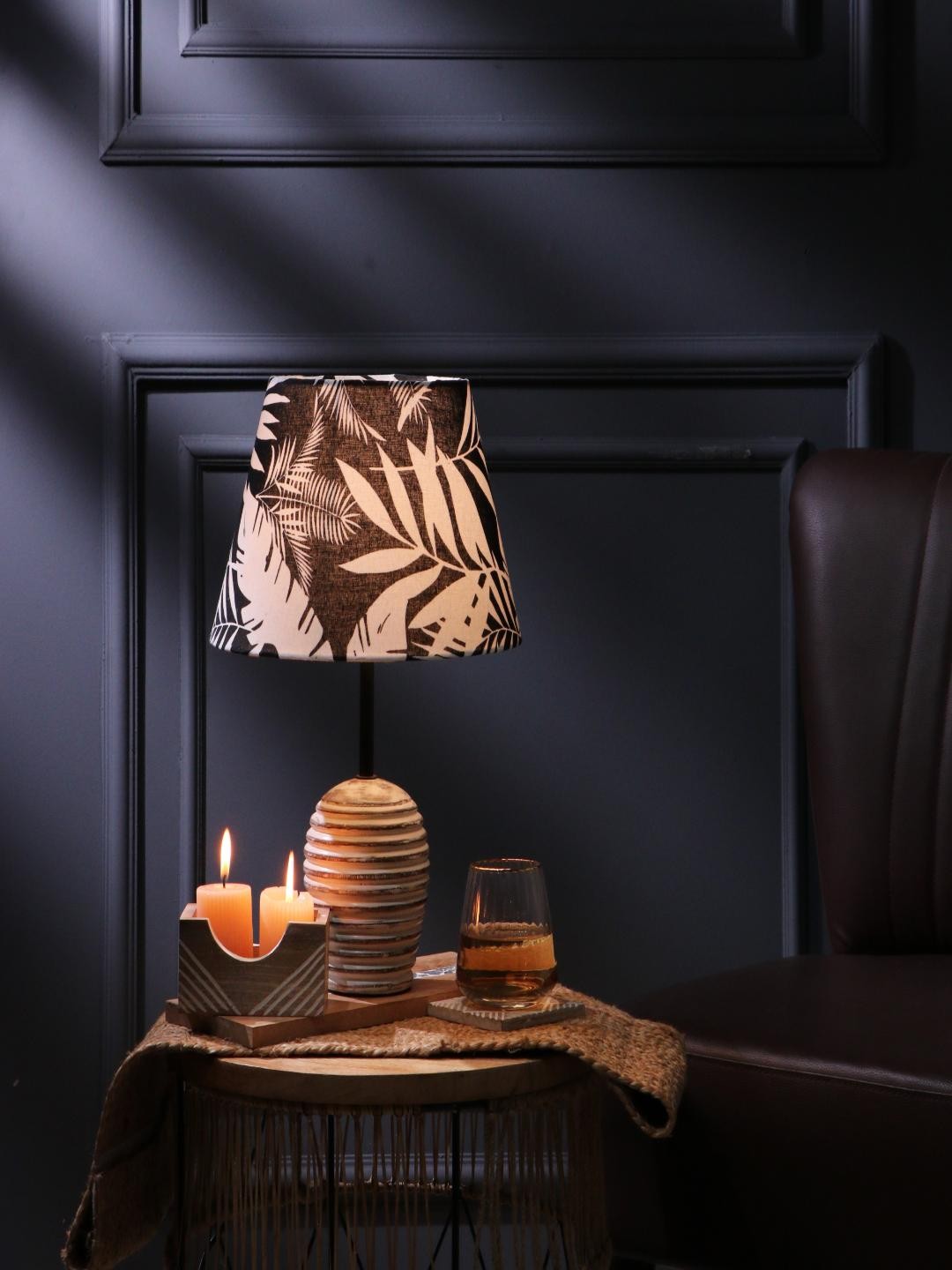 

The Decor Mart Black & White Tropical Printed Wooden Table Lamp with Shade