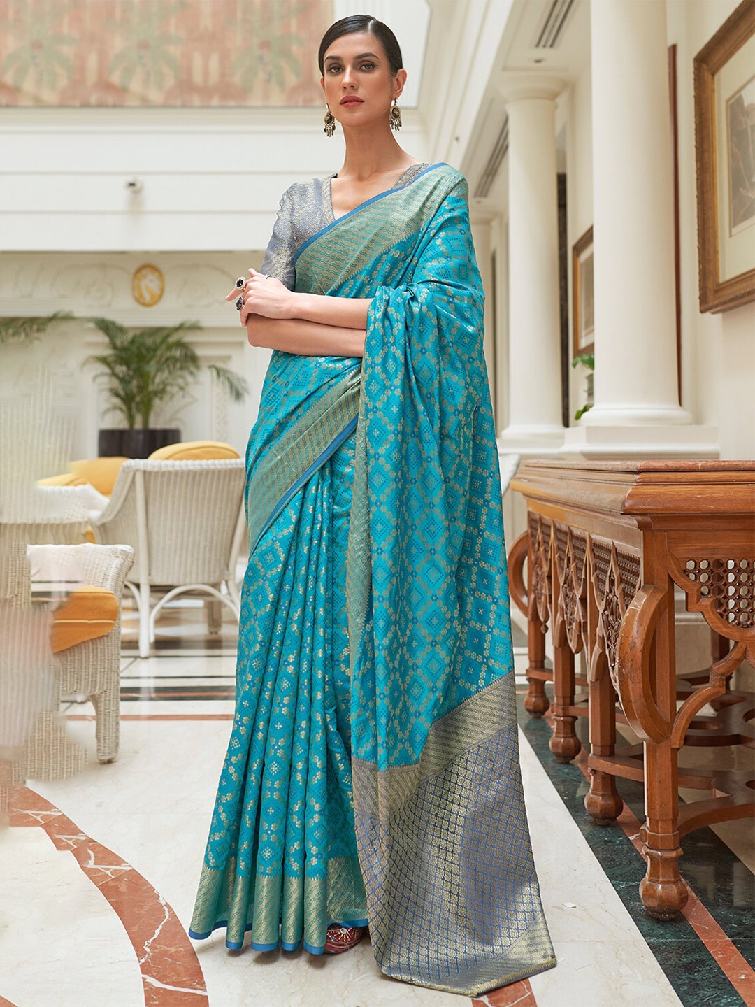 

DEVATITHI Ethnic Motifs Woven Design Zari Patola Saree, Blue