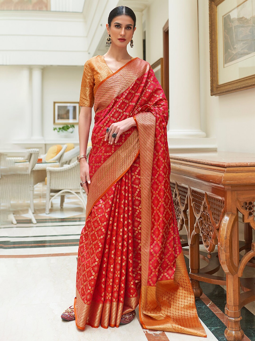 

DEVATITHI Ethnic Motifs Printed Patola Saree, Red