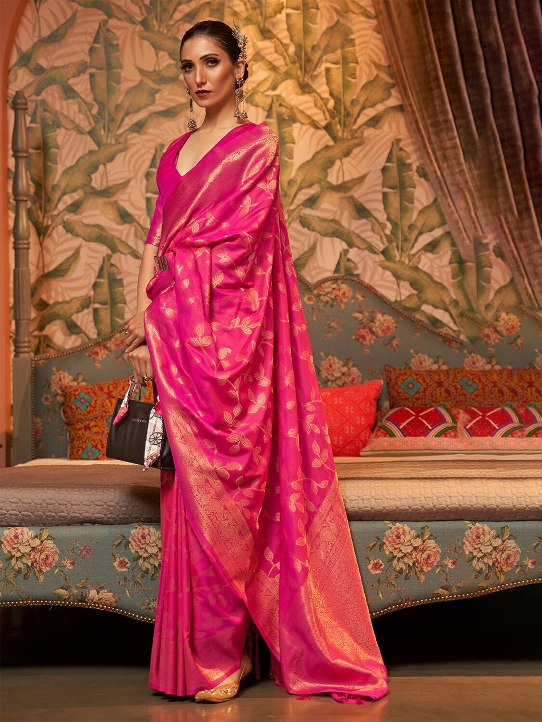 

DEVATITHI Ethnic Motifs Woven Design Kanjeevaram Saree, Pink