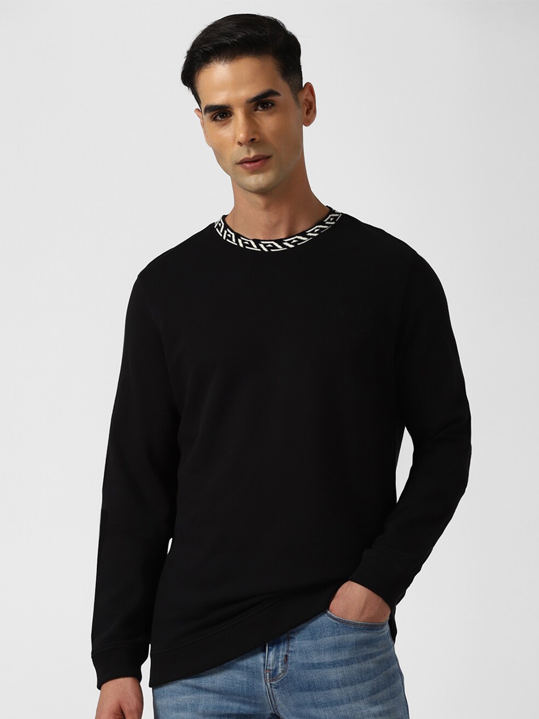 

V Dot Round Neck Sweatshirt, Black
