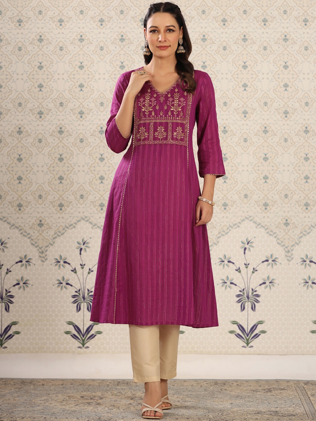 

Ode by House of Pataudi Floral Yoke Design A-Line Pure Cotton Kurta, Purple