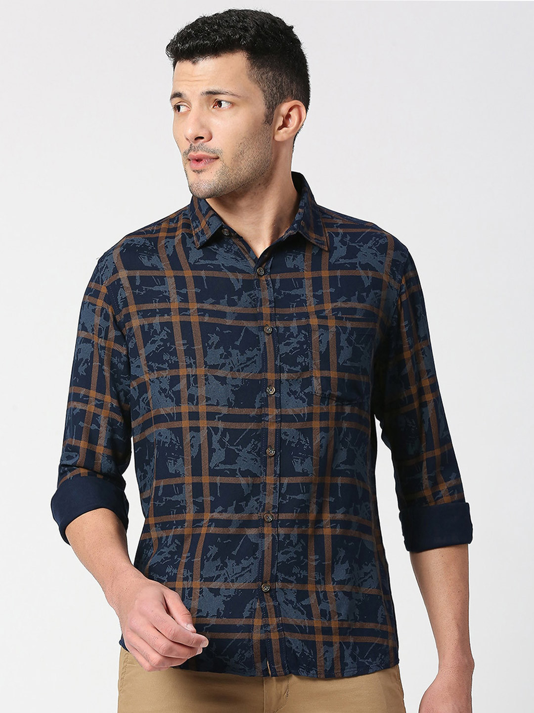 

SNX Tailored Fit Checked Spread Collar Pure Cotton Casual Shirt, Navy blue