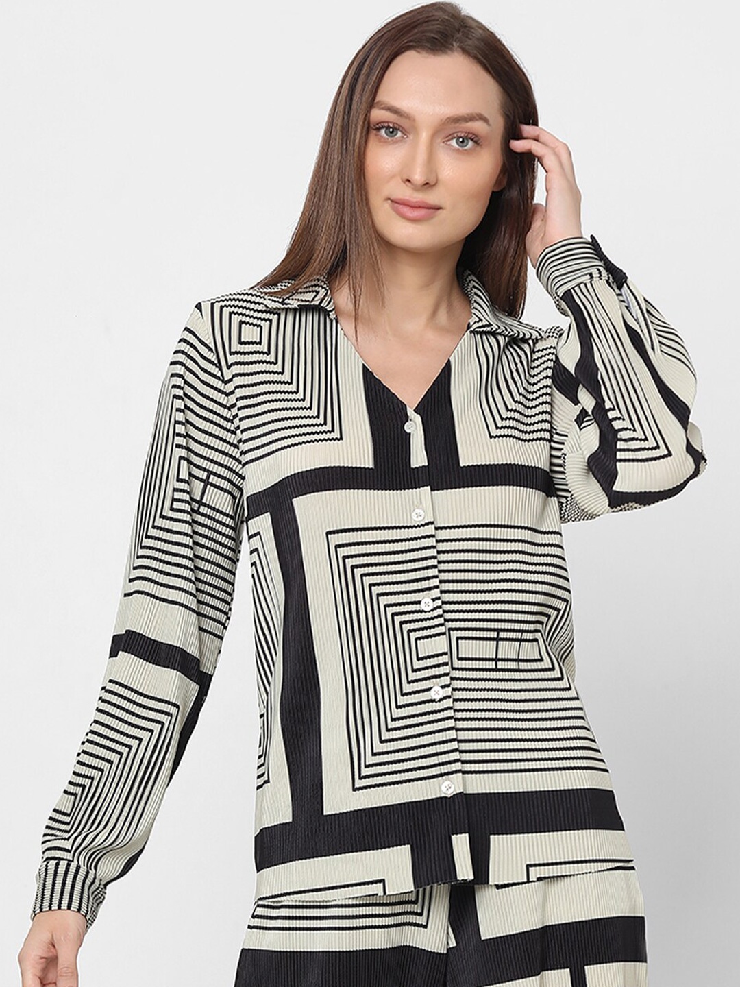 

Vero Moda Geometric Printed Spread Collar Casual Shirt, Black