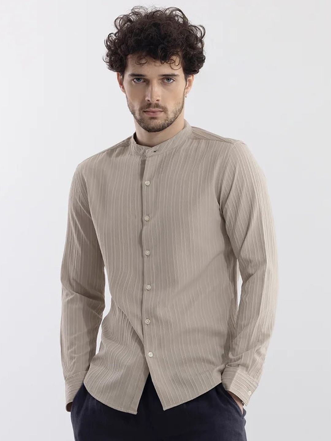 

Snitch Beige Classic Self Design Band Collar Slim Fit Casual Shirt, Grey