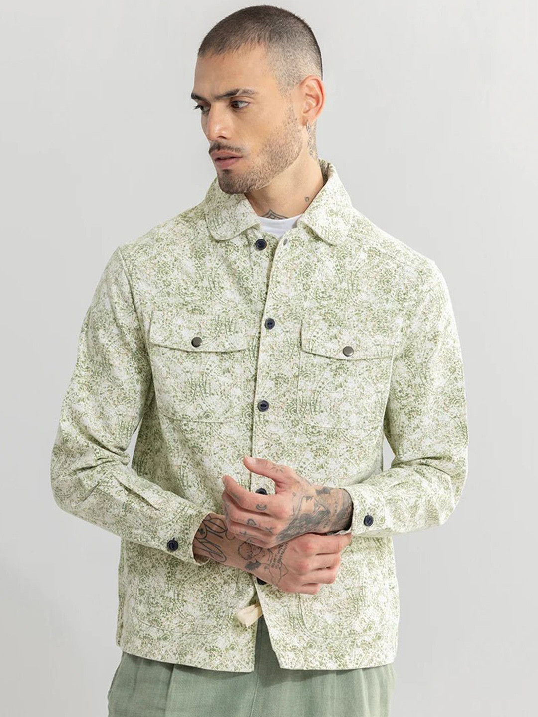 

Snitch Green & White Floral Printed Spread Collar Pure Cotton Shacket