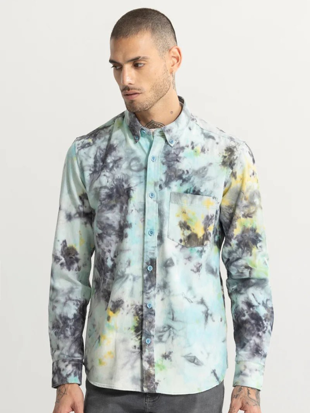 

Snitch Green Absatrct Printed Classic Slim Fit Pure Cotton Casual Shirt