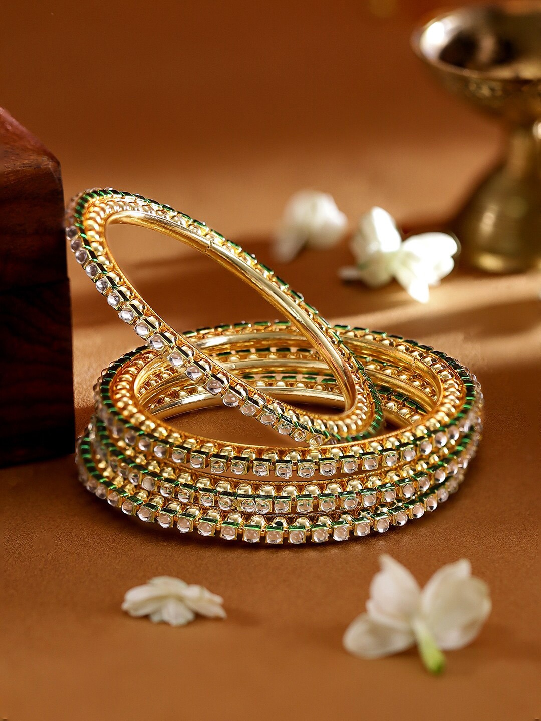 

Rubans Set of 4 Gold-Plated Kundan-Studded Bangles