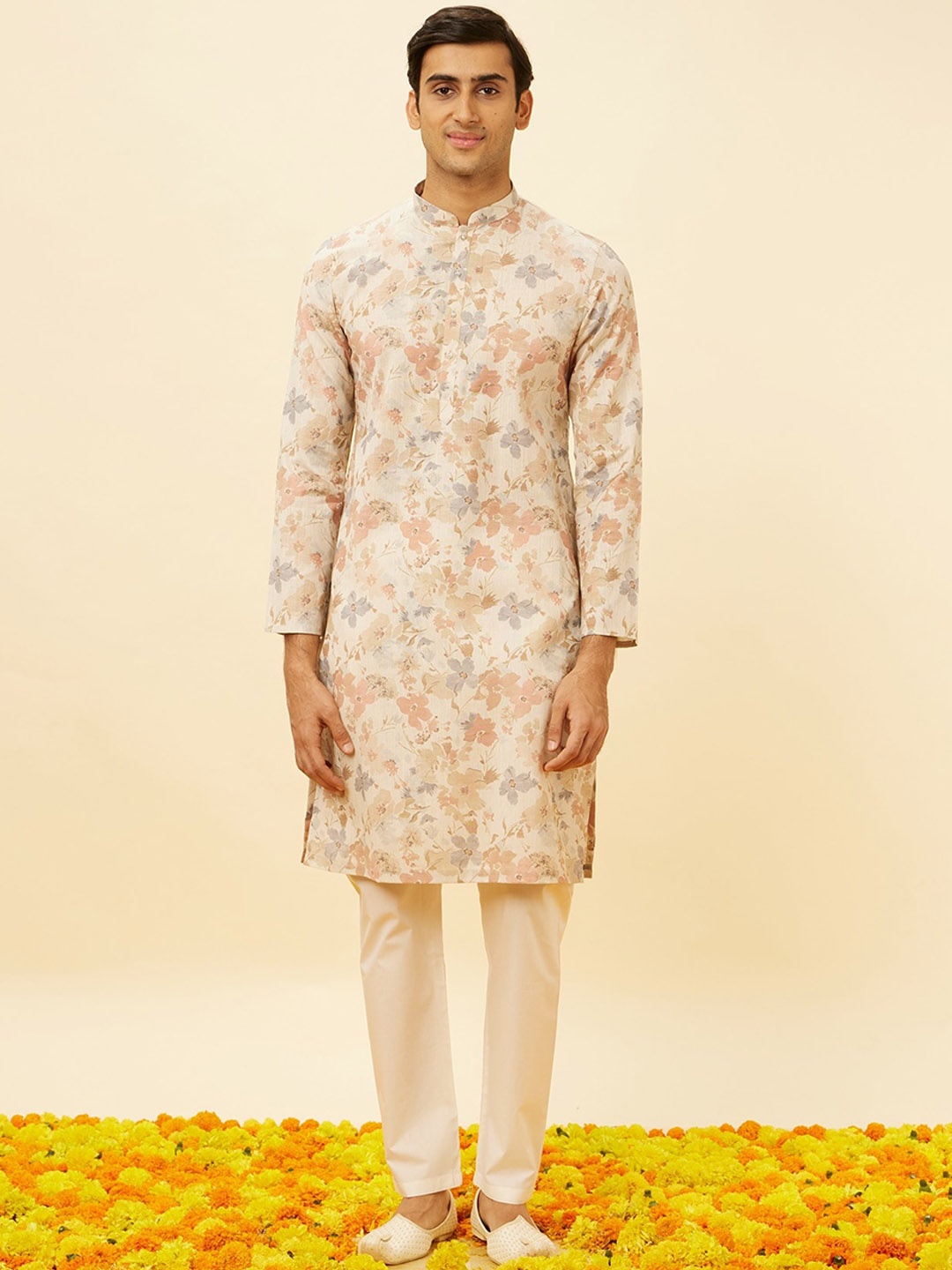 

Manyavar Floral Printed Mandarin Collar Regular Kurta With Pyjama, Cream