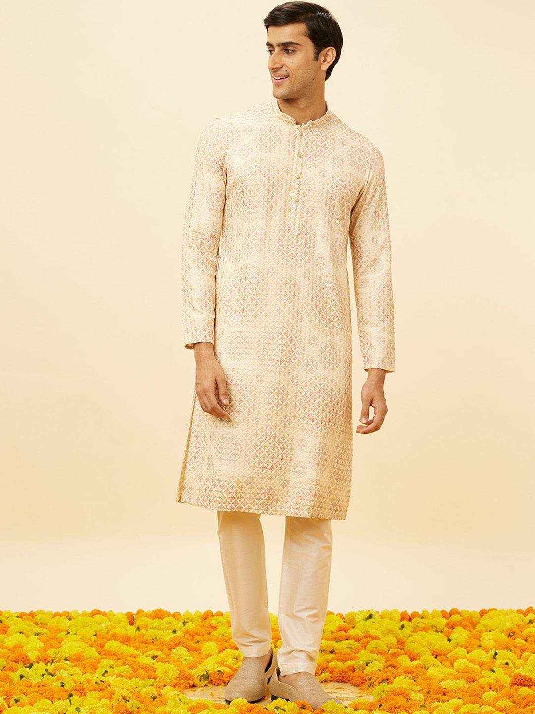 

Manyavar Geometric Embroidered Regular Kurta With Pyjamas, Beige