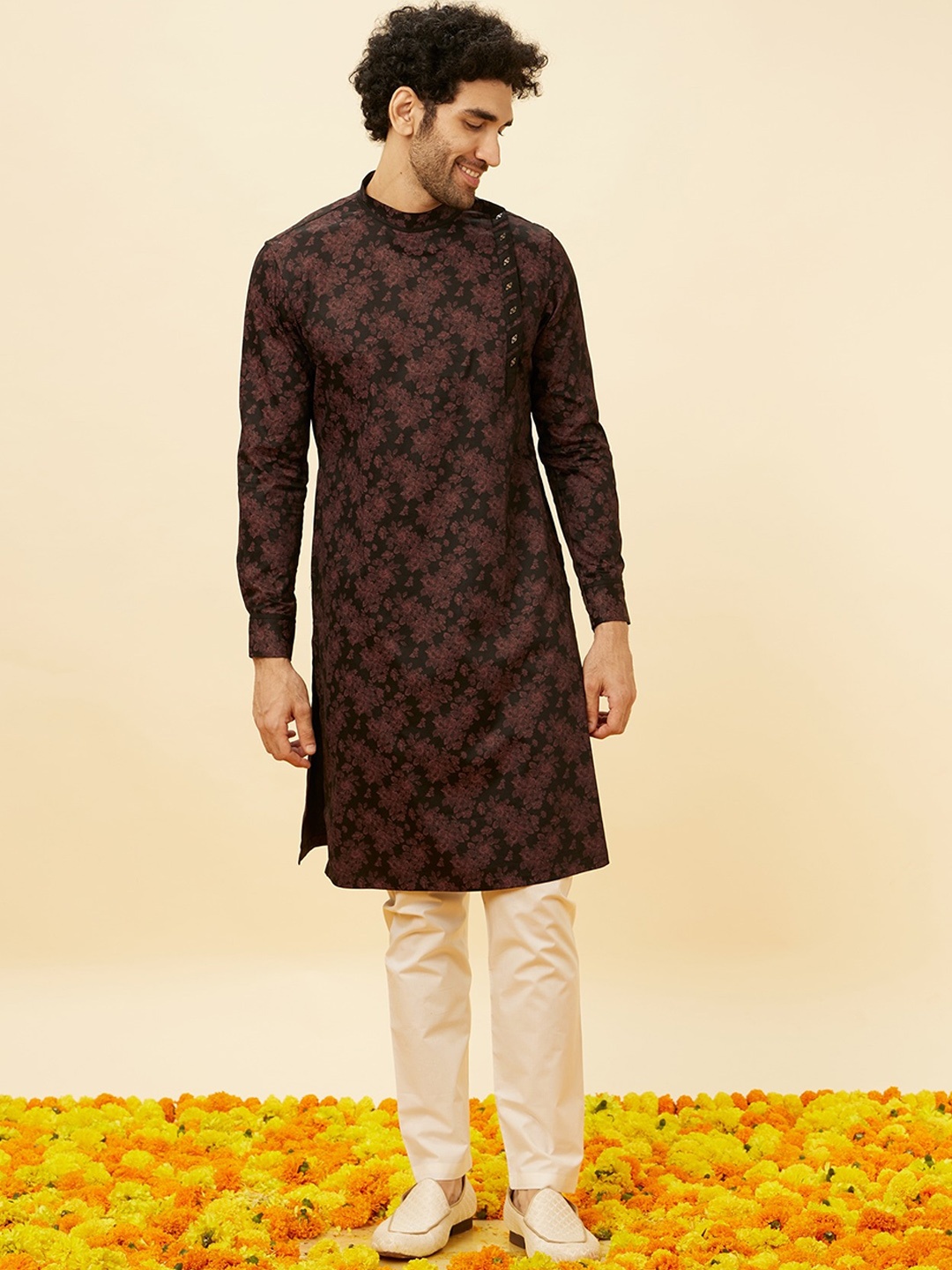 

Manyavar Floral Printed Kurta with Pyjamas, Black