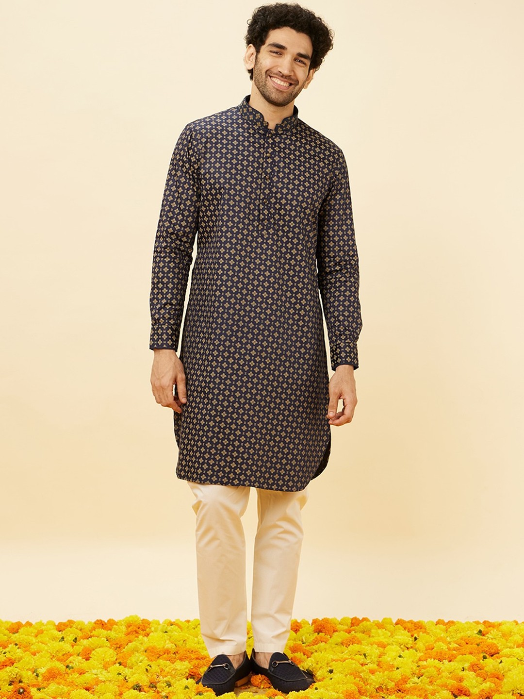 

Manyavar Ethnic Motifs Printed Regular Kurta With Pyjamas, Navy blue