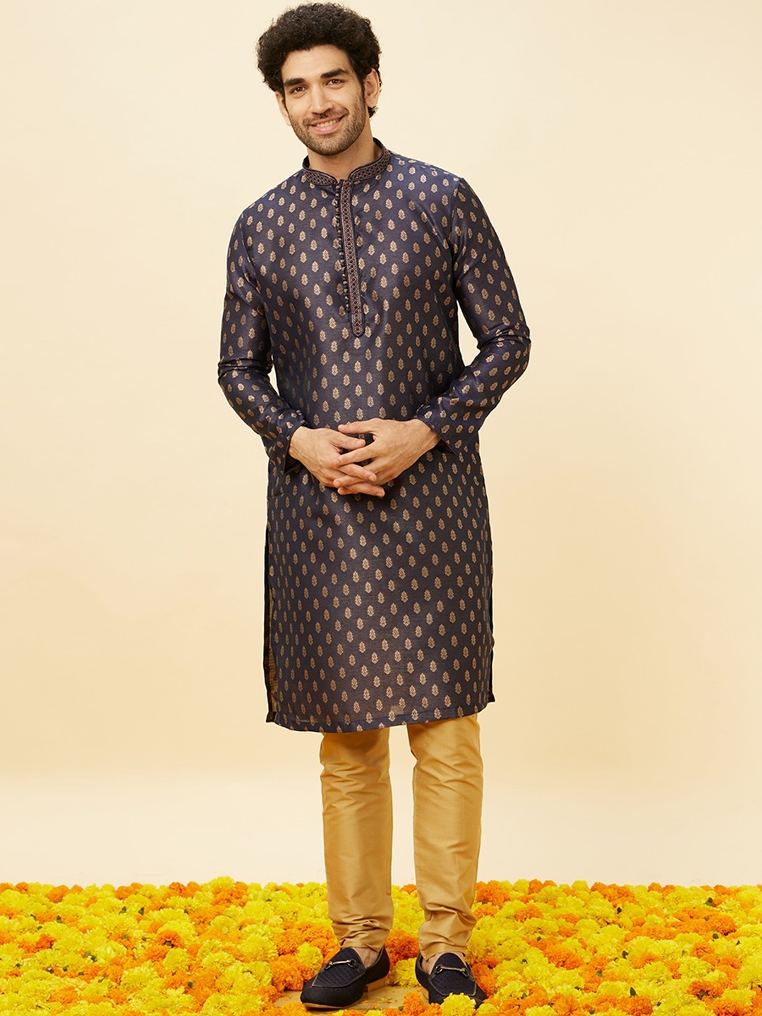 

Manyavar Ethnic Motifs Foil Printed Mandarin Collar Straight Kurta with Pyjamas, Blue