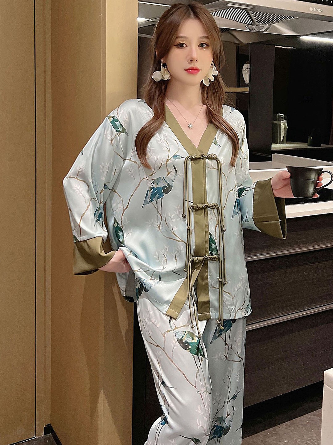 

LULU & SKY Graphic Printed Night suit, White