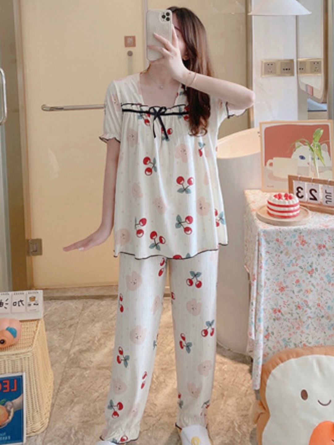 

LULU & SKY Conversational Printed Night suit, Off white