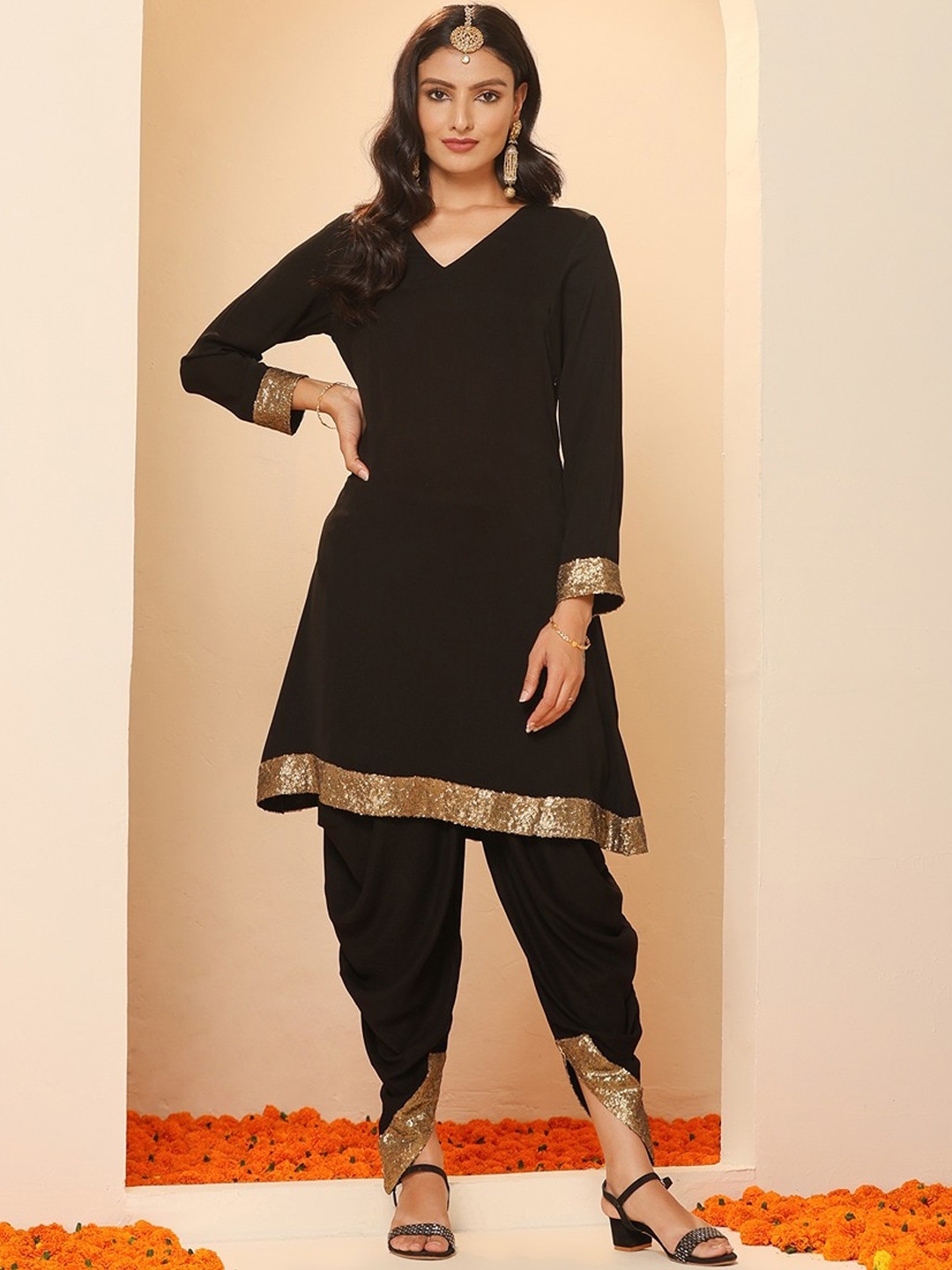 

Swtantra V-Neck Sequinned Kurta & Dhoti Pant, Black
