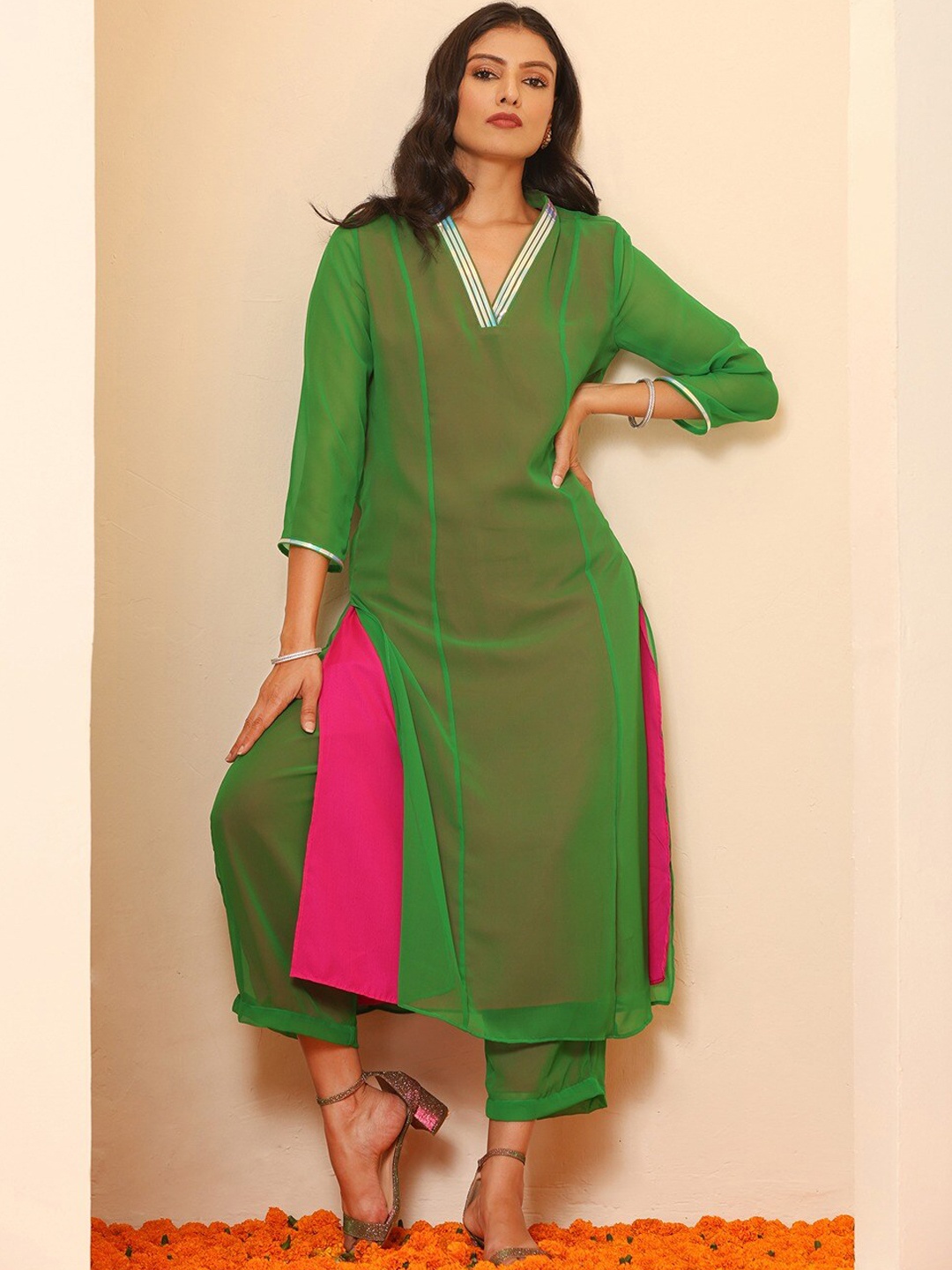 

Swtantra V-Neck Gotta Patti Kurta With Salwar, Green