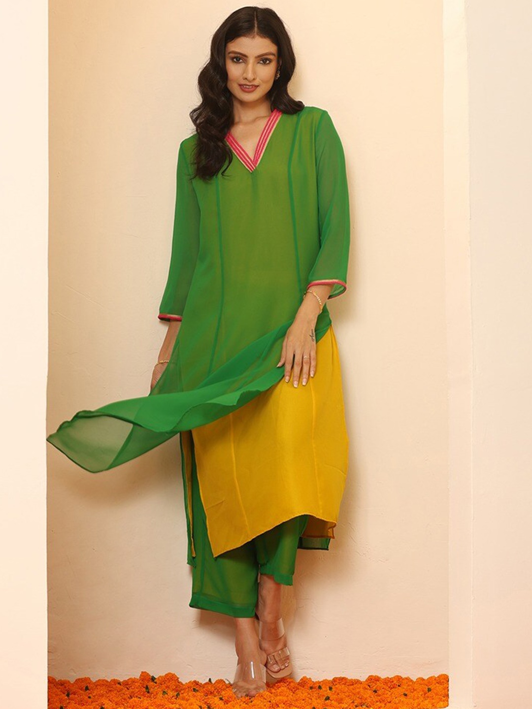 

Swtantra V-Neck Georgette Kurta With Trousers, Green