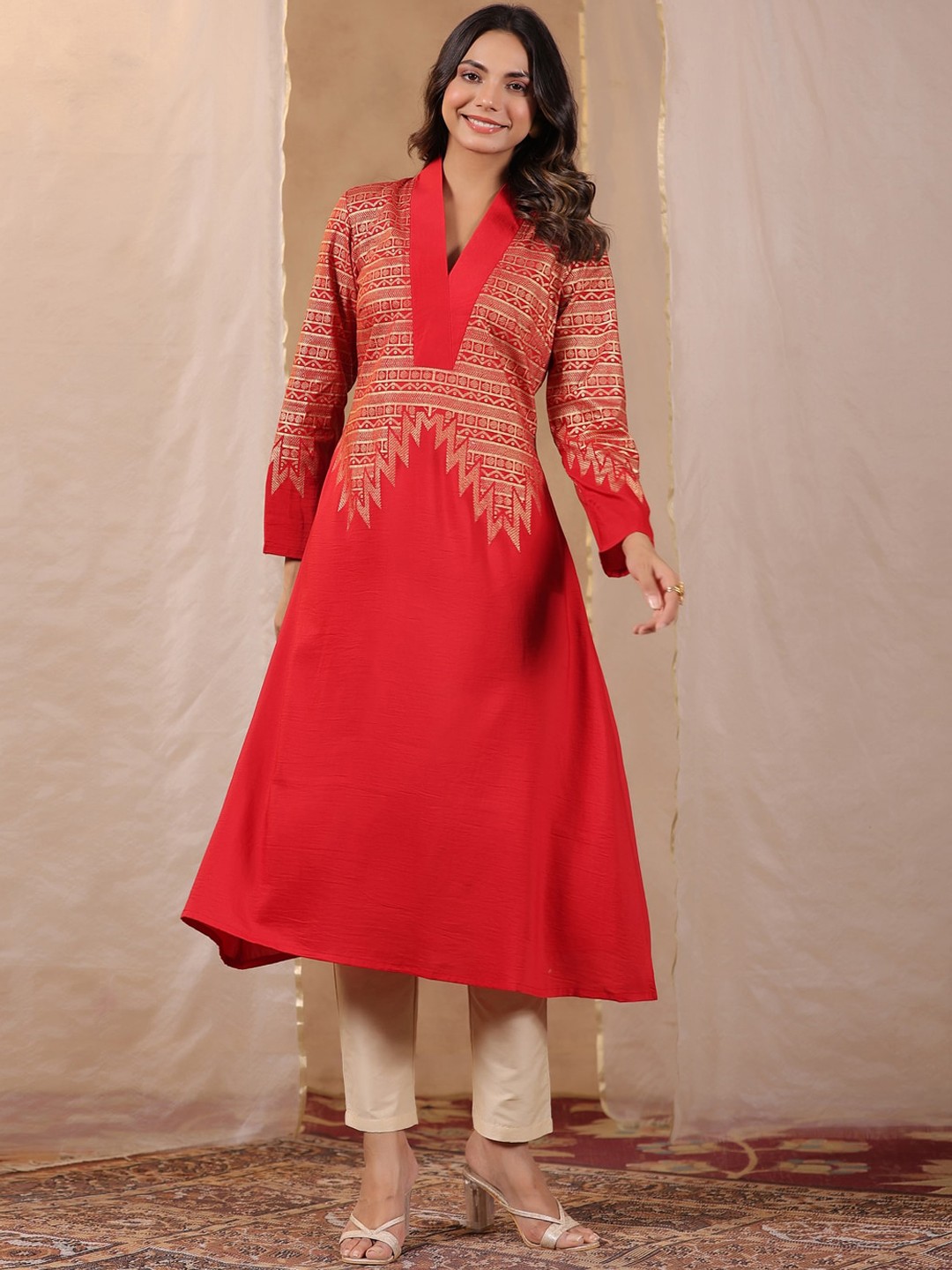 

Sangria Geometric Embroidered Kurta, Red