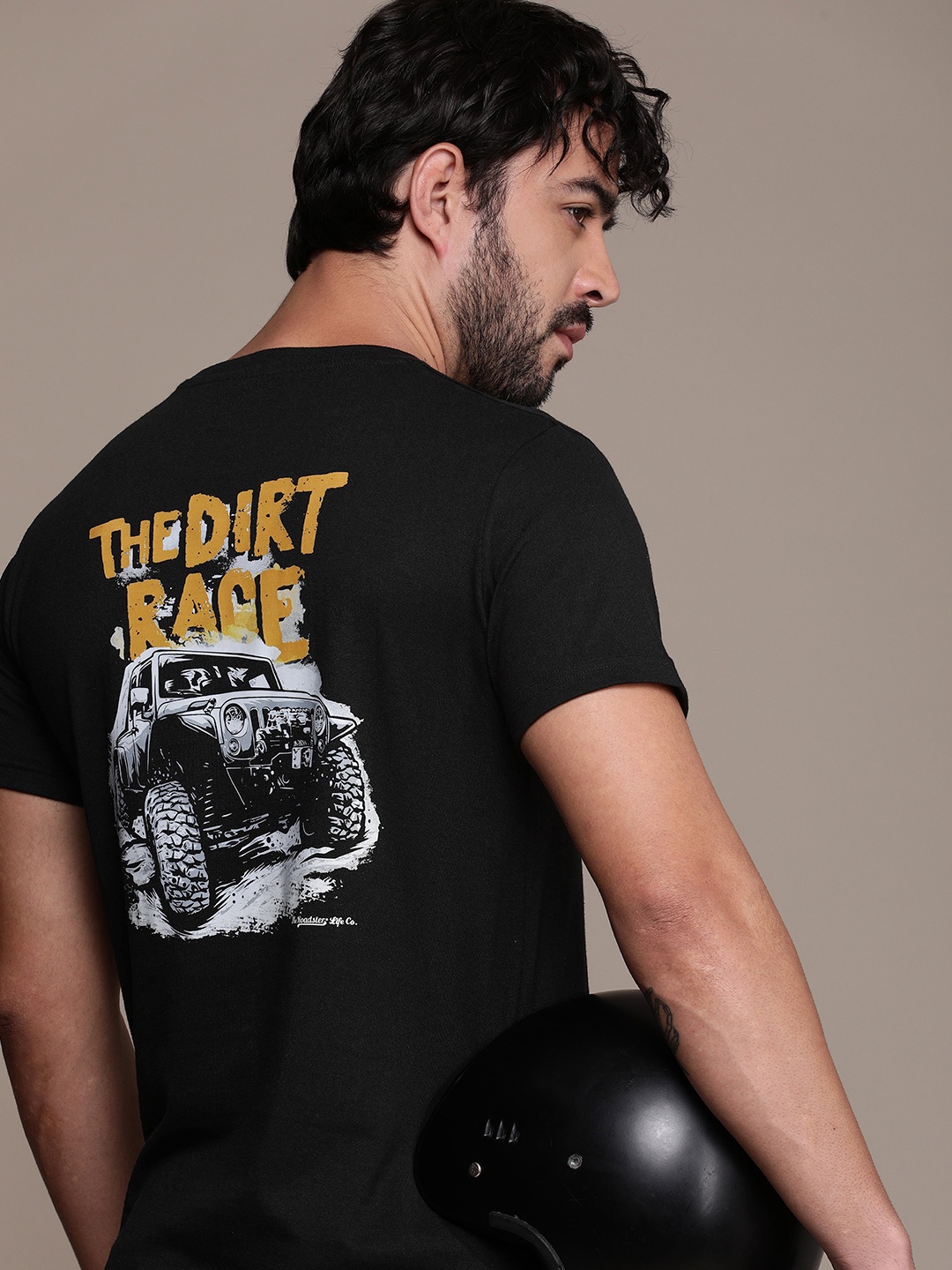 

Roadster Men Graphic Printed Regular Fit T-shirt, Black