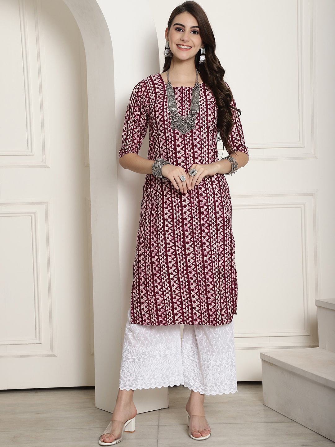 

7Threads Geometric Printed Straight Crepe Kurta, Purple