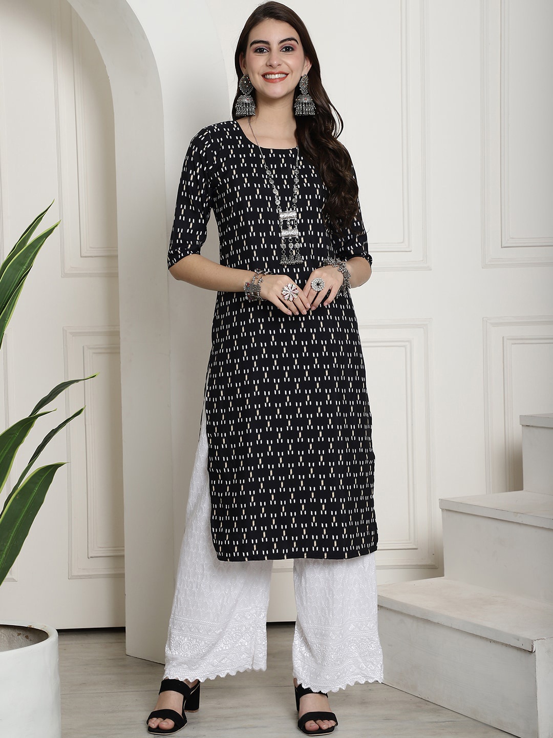 

7Threads Geometric Printed Straight Regular Crepe Kurta, Black