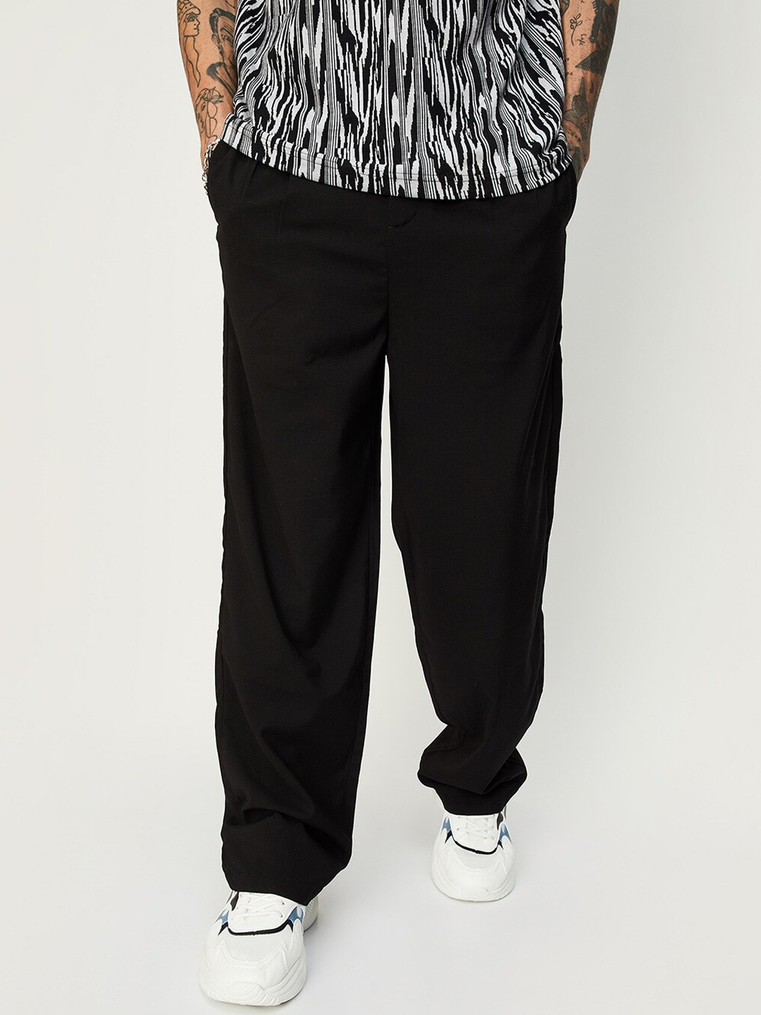

max Men Regular Fit Mid-Rise Trousers, Black