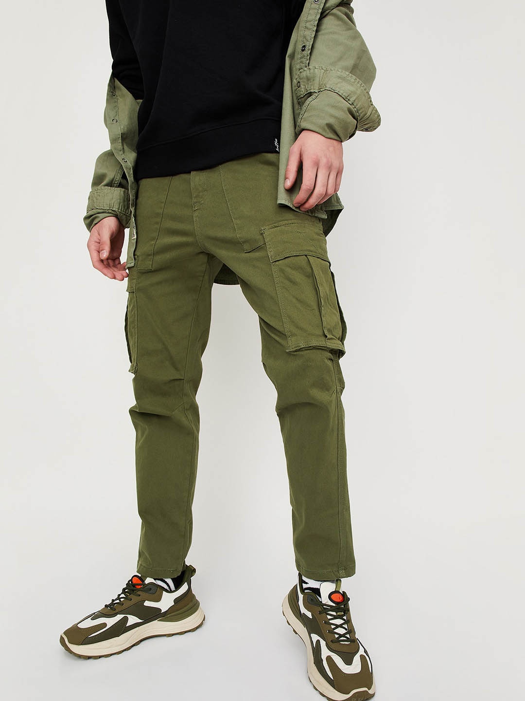 

max Men Mid-Rise Cargos Trousers, Green