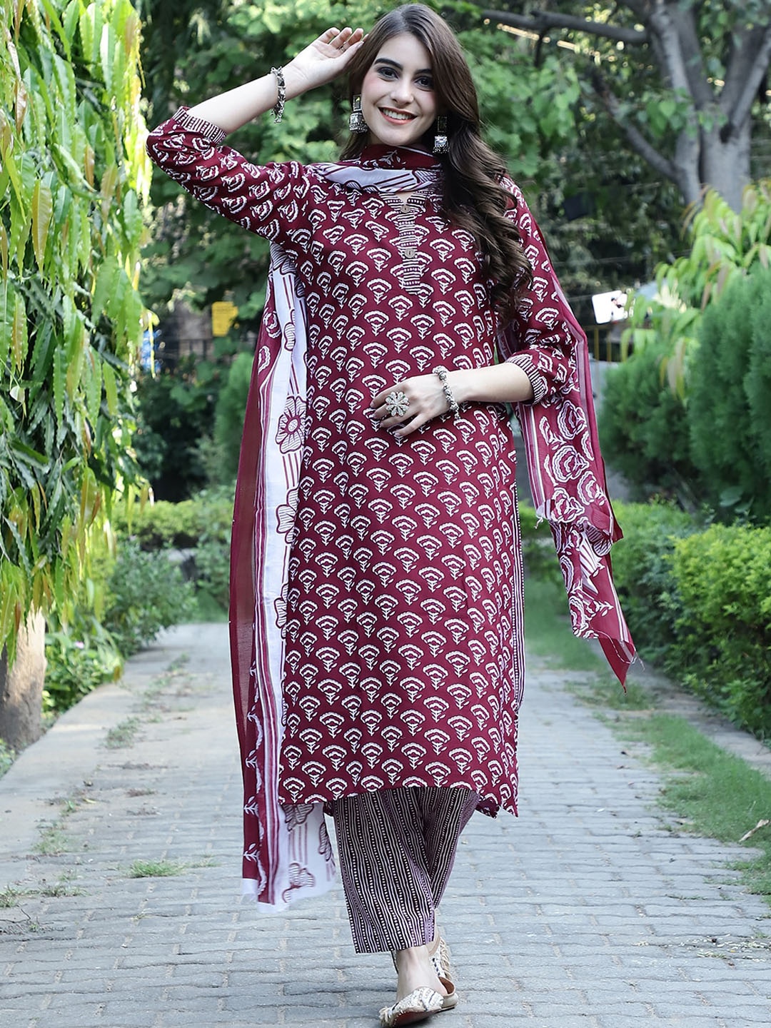 

arangya Women Purple Printed Regular Pure Cotton Kurta with Trousers & With Dupatta