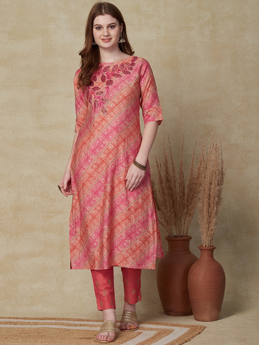 

FASHOR Geometric Printed Sequinned Kurta, Peach