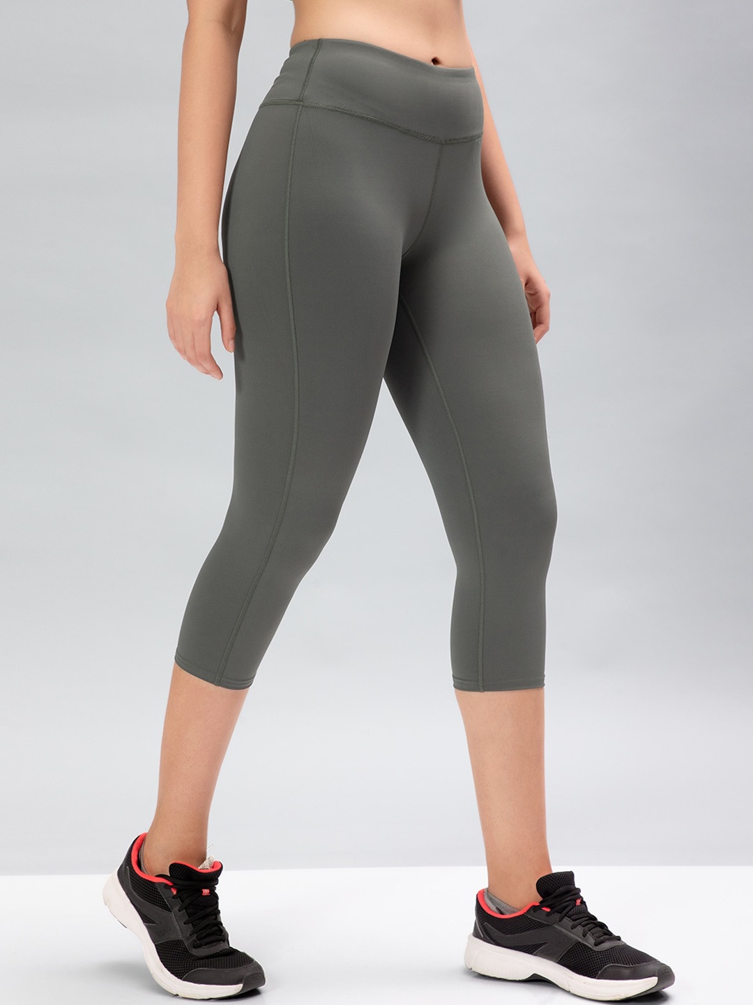 

Technosport Women Antimicrobial Three-Fourth Length Gym Tights, Grey
