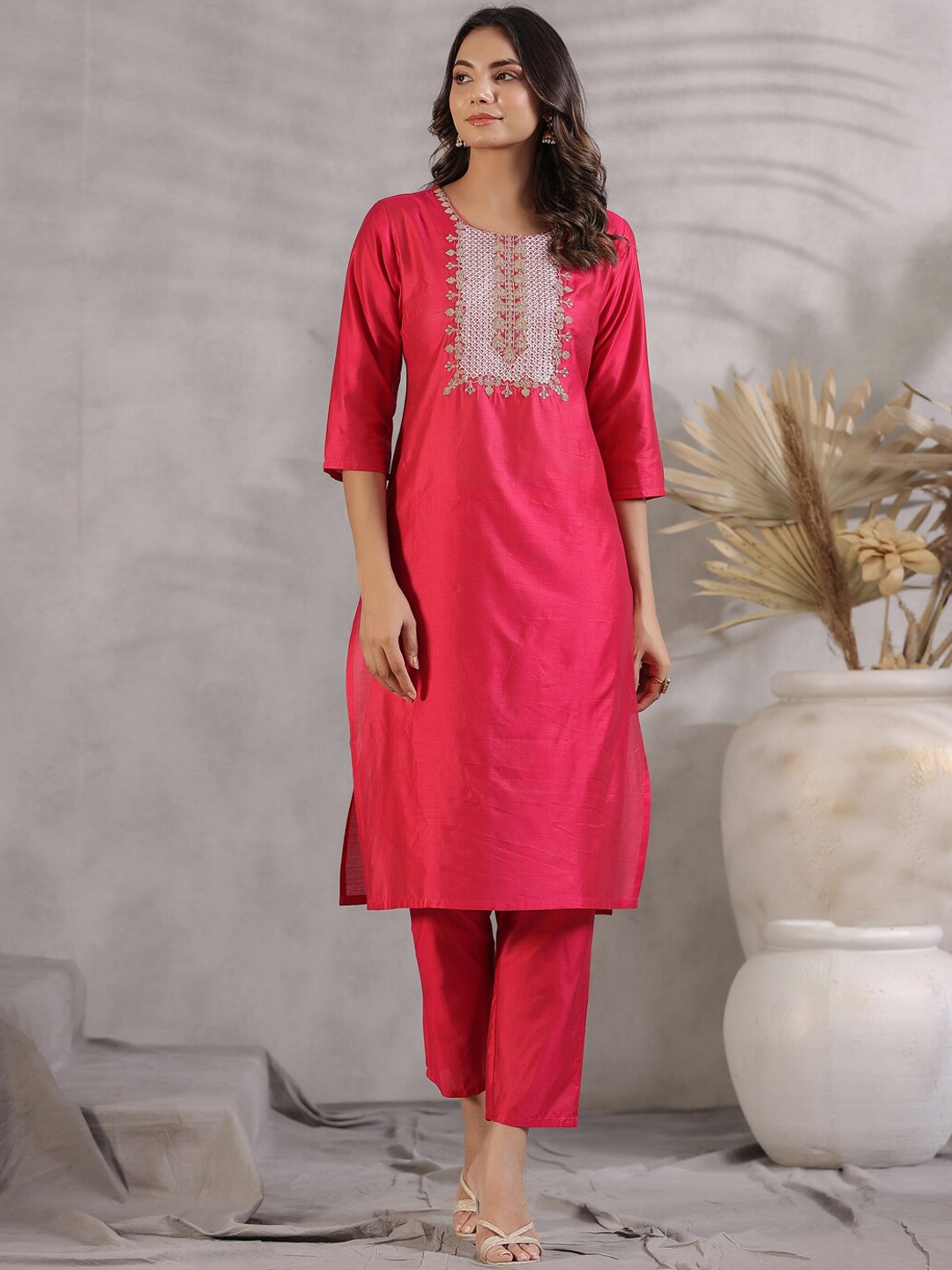 

soan Ethnic Motifs Yoke Designed Thread Work Chanderi Silk Kurta With Trouser, Pink