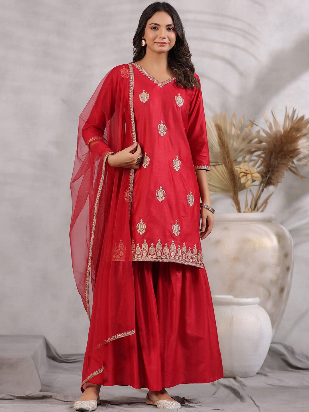

soan Ethnic Motifs Embroidered Chanderi Silk Kurti With Sharara & Dupatta, Red