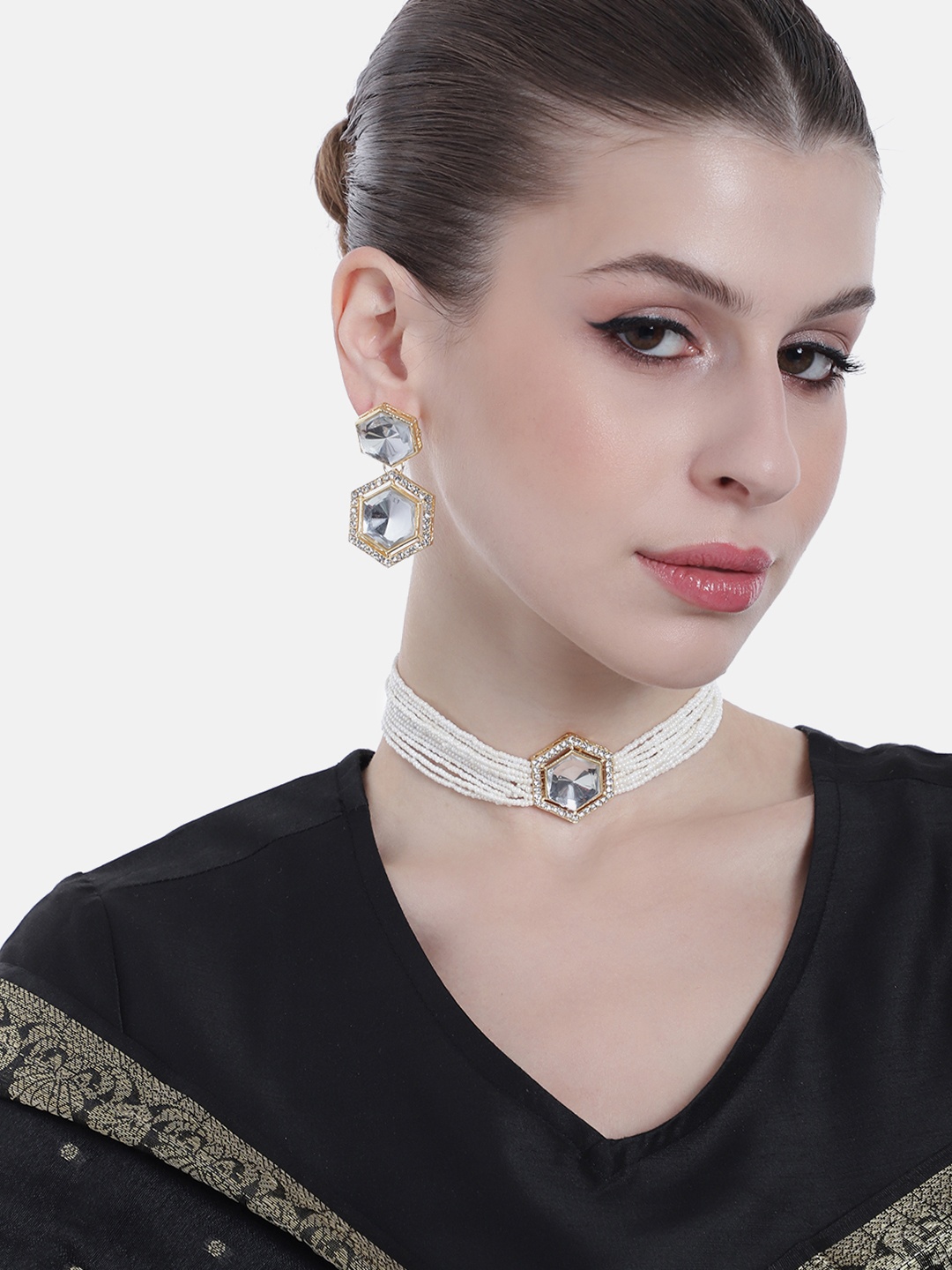 

Estele Gold-Plated Kundan-Studded & Beaded Jewellery Set