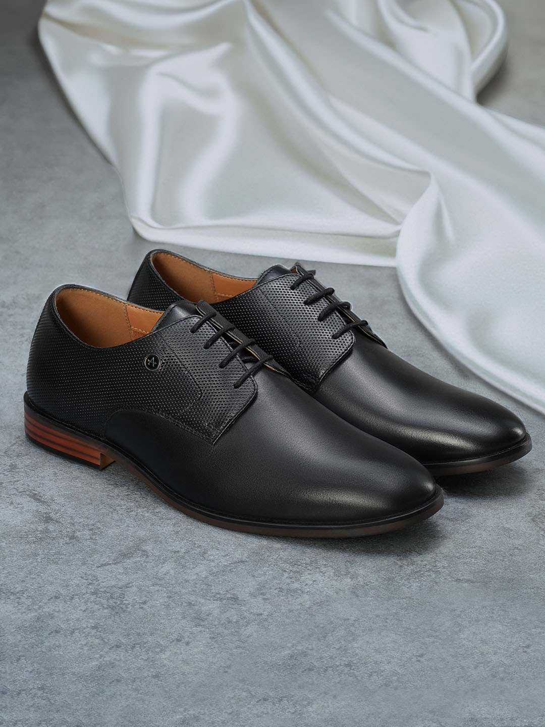 

Arrow Men Norton Solid Formal Derbys, Black
