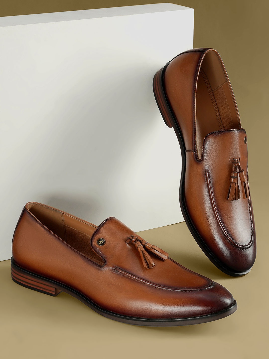

Arrow Men Ellipse Leather Tassel Loafers, Tan