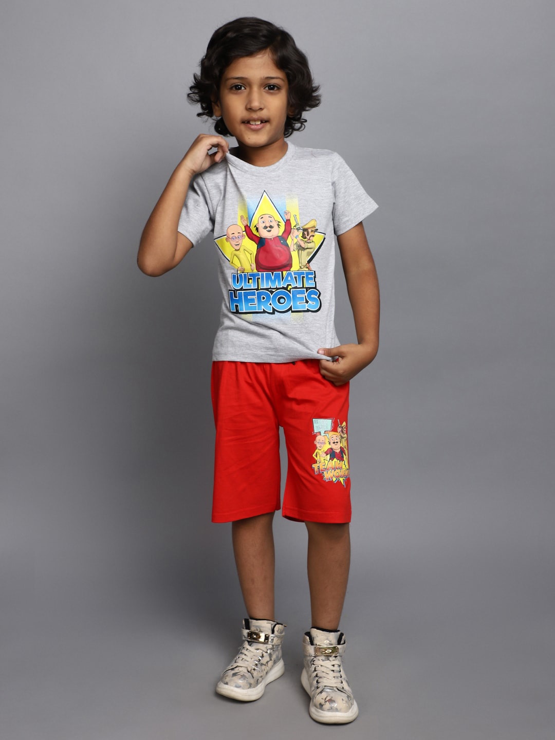 

V-Mart Boys Printed T-shirt With Shorts, Grey