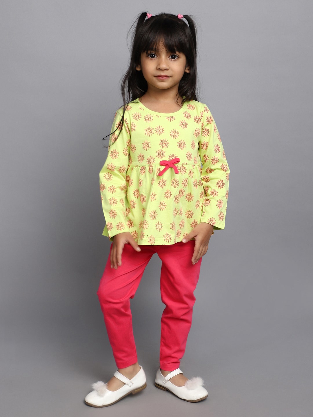 

V-Mart Girls Printed Top With Leggings, Green