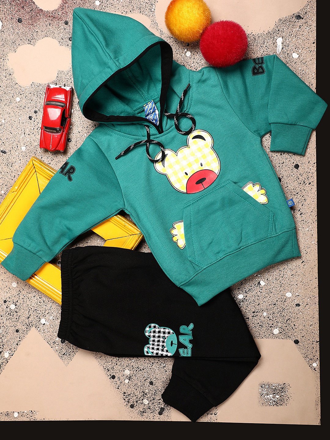 

V-Mart Boys Printed Hooded Sweatshirt with Pyjamas, Green