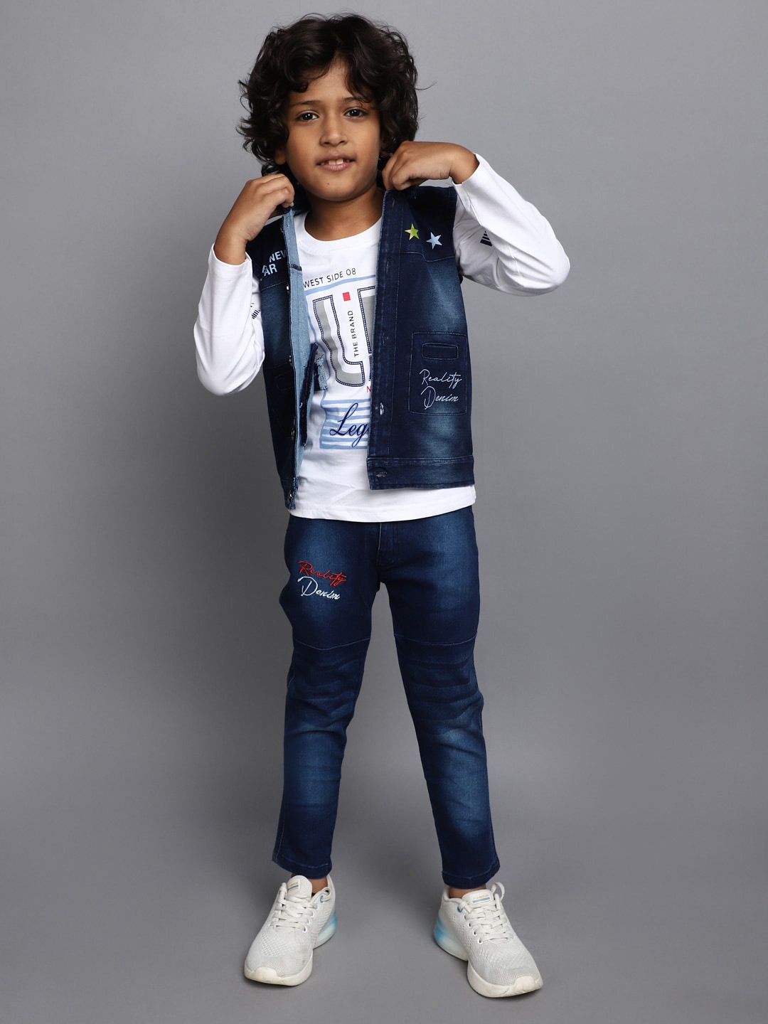 

V-Mart Boys Printed T-shirt & Trouser With Jacket, White