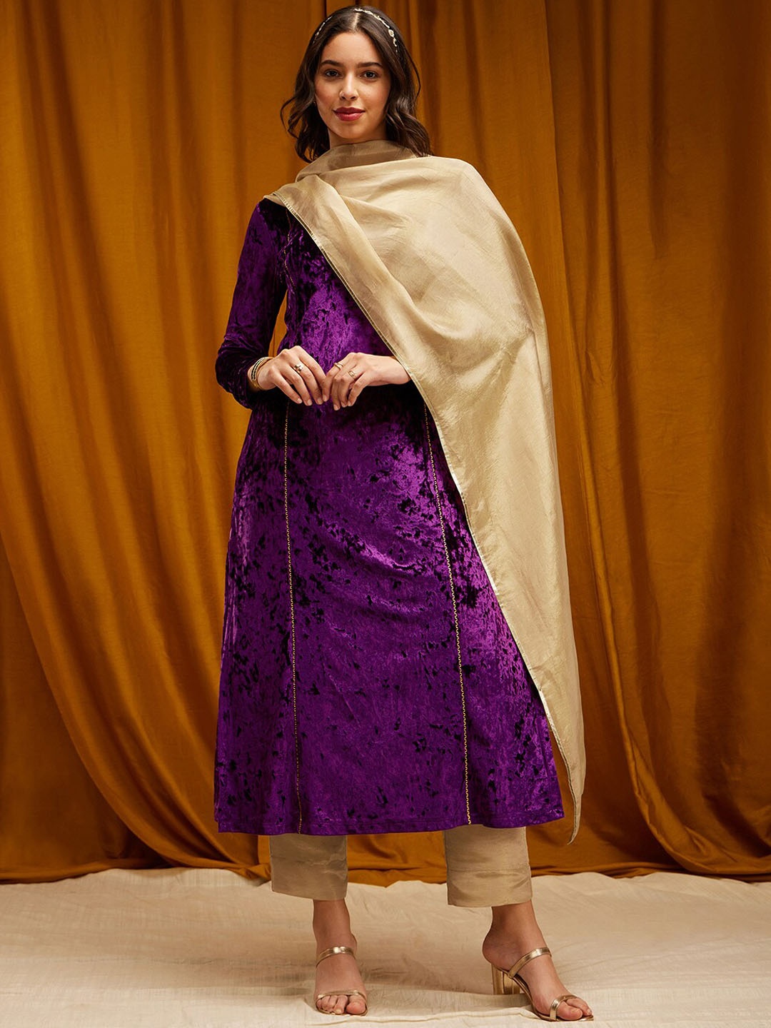 

Pink Fort V-Neck Gotta Patti Detail Velvet Kurta with Trousers, Purple