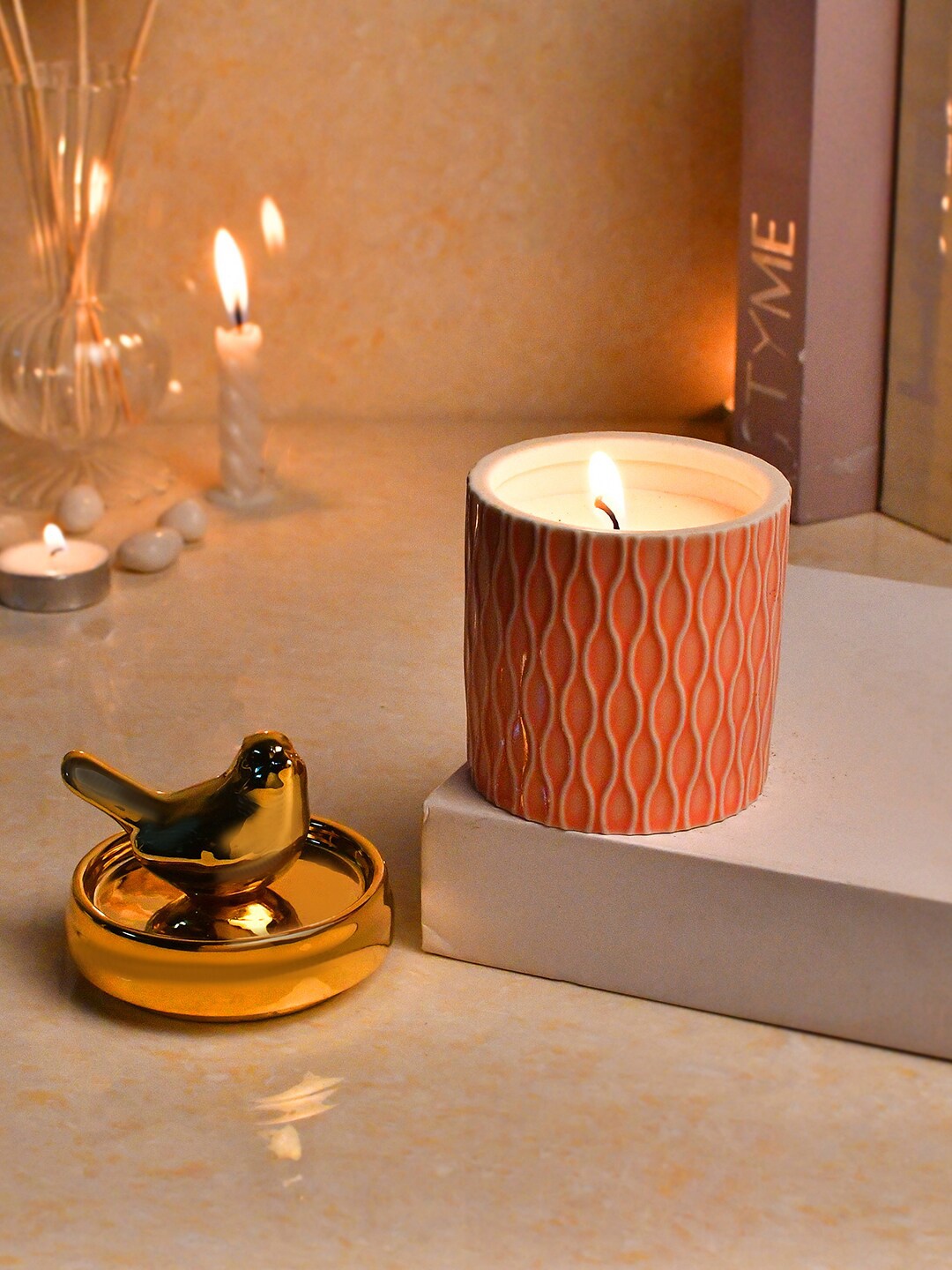 

TAYHAA Mindful Melodies Pink Textured With Bird Lid Candle