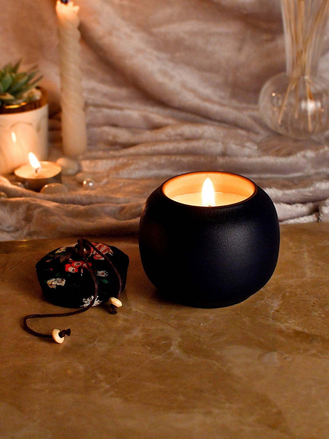 

TAYHAA Black Midnight Elegance Aromatherapy Candle With Jar & Lid