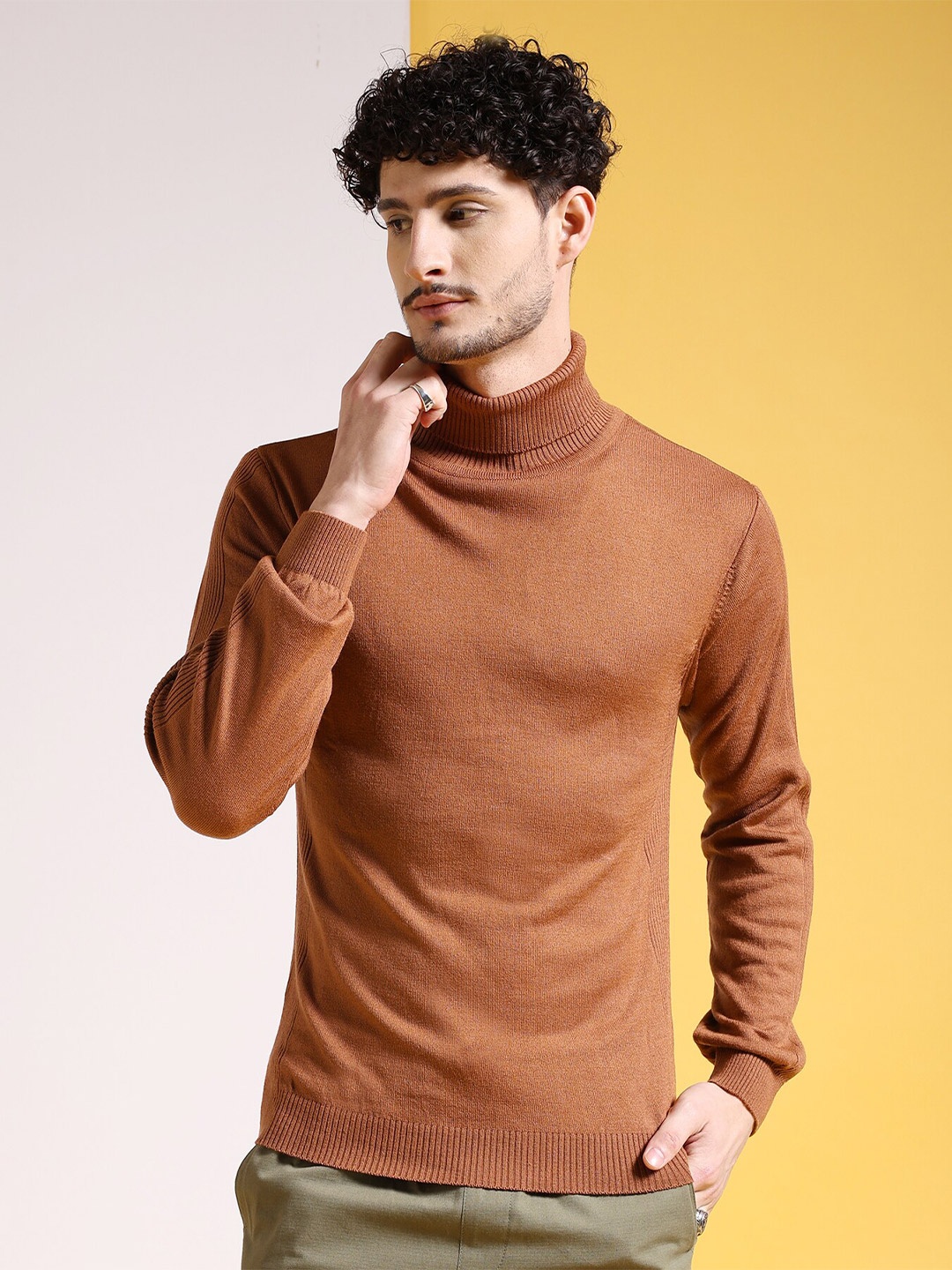 

The Indian Garage Co High Neck Pullover, Beige