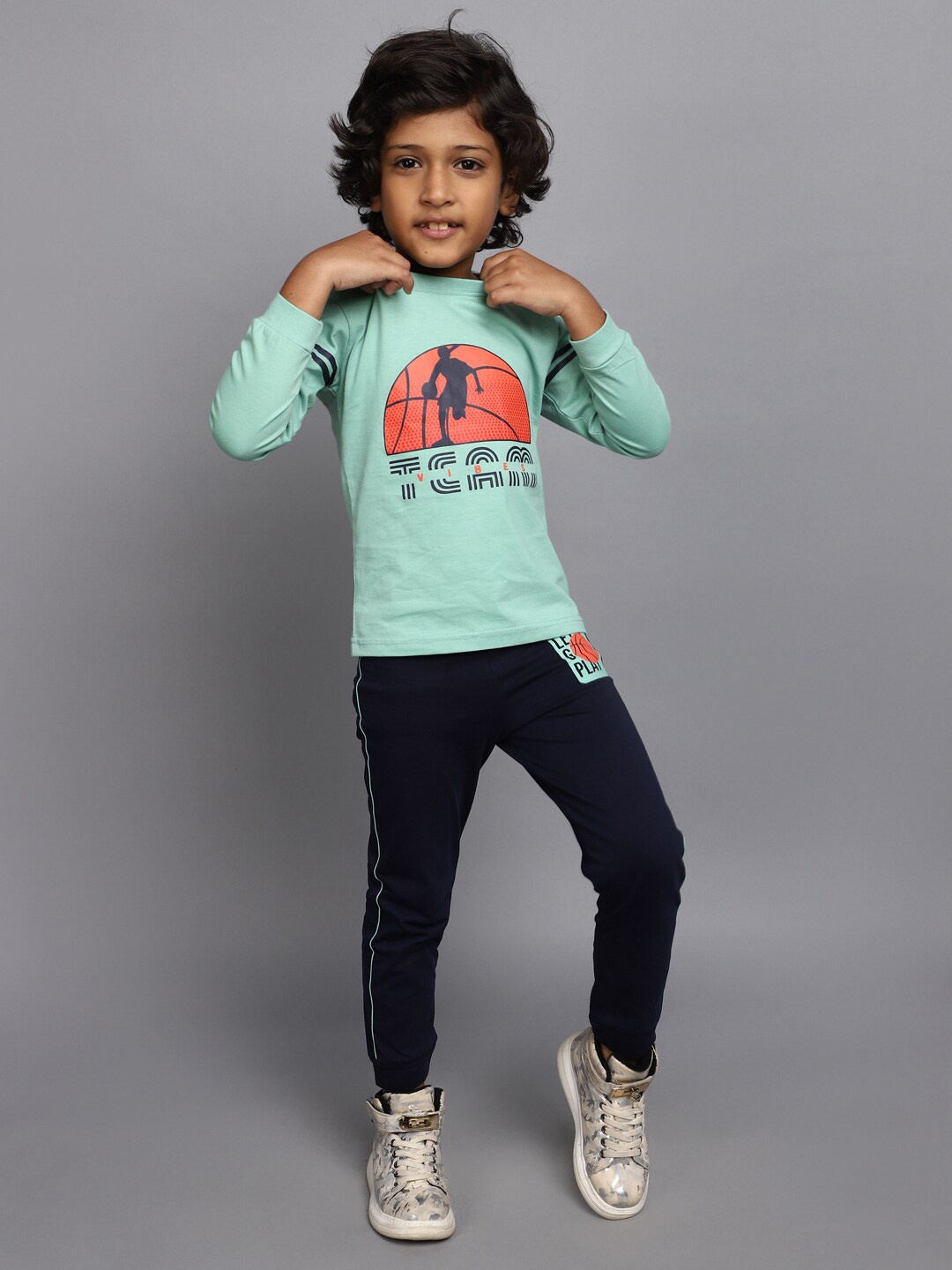 

V-Mart Boys Printed T-shirt With Pyjamas, Green