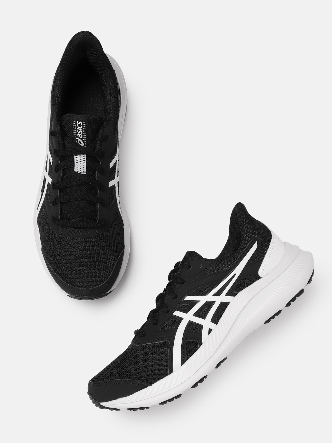 

ASICS Men Woven Design Round-Toe Jolt 4 Running Shoes with Brand Logo Detail, Black